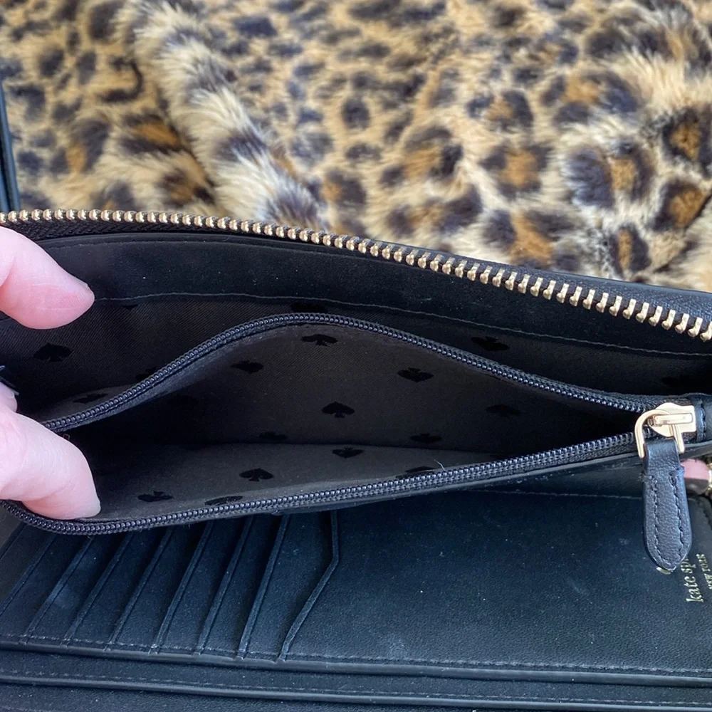 Kate Spade Carry all Staci wristlet wallet - Picture 8 of 9